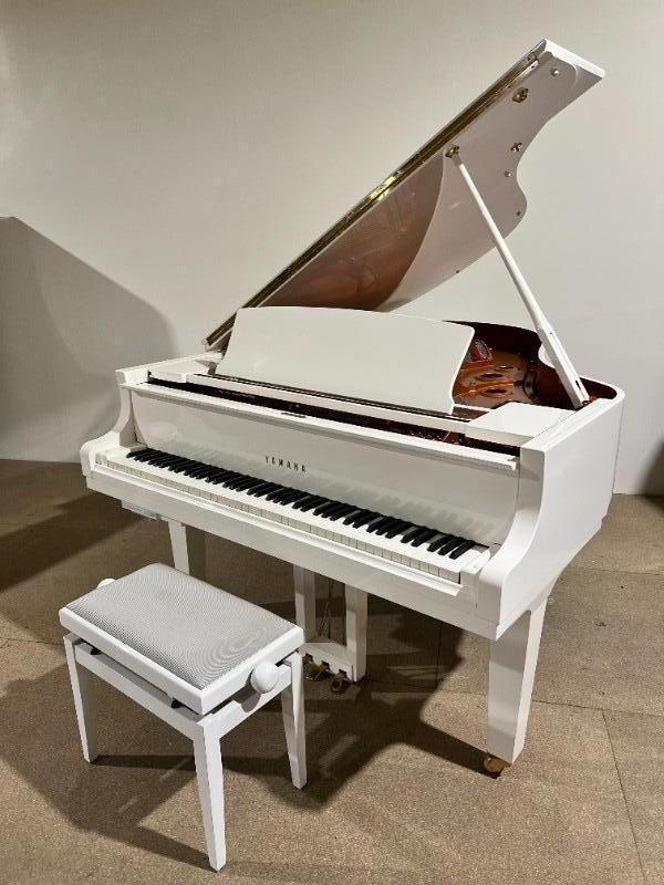 Piano 1/4 queue YAMAHA C3X Blanc