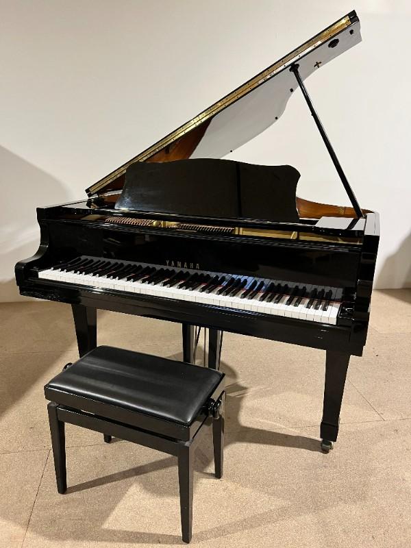 Piano 1/4 queue YAMAHA  G2 noir
