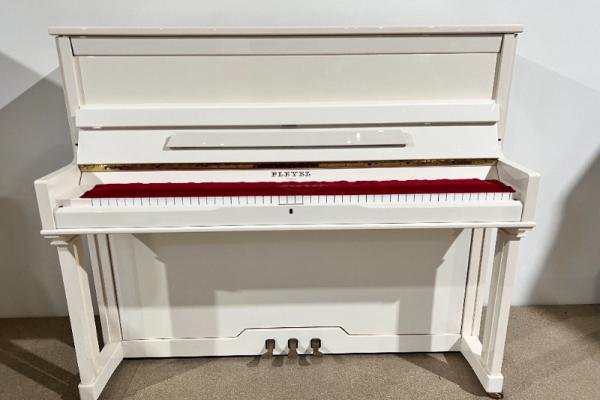 Piano droit PLEYEL P124 – Blanc EDITION SPECIALE